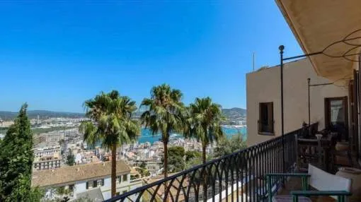 Exquisite 4-bedroom apartment in the Dalt Vila Exquisite 4-bedroom apartment in the Dalt Vila